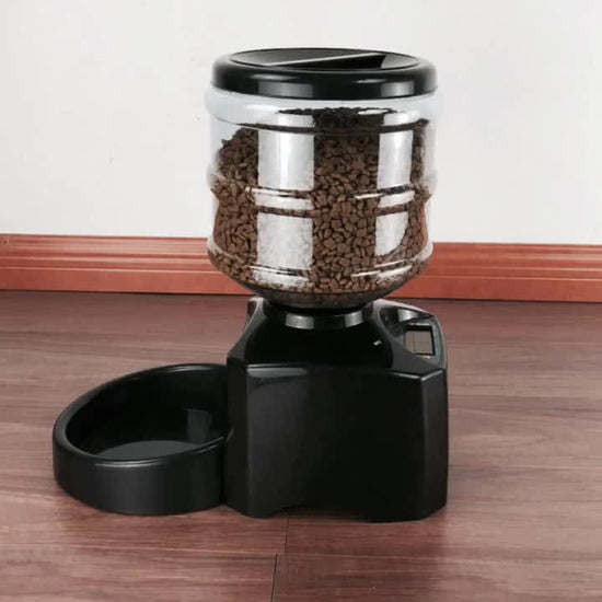 LUXENEST HOME 3-meal automatic pet feeder machine with food dispenser and bowl.