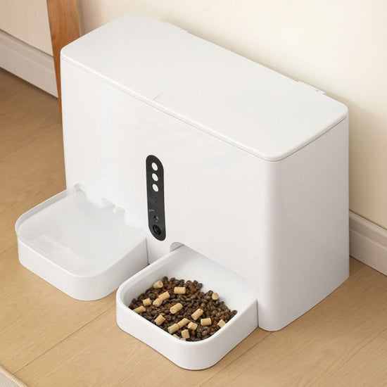 LUXENEST HOME Intelligent Pet Feeder and Waterer, white design with food bowl and water dispenser, convenient pet care solution.